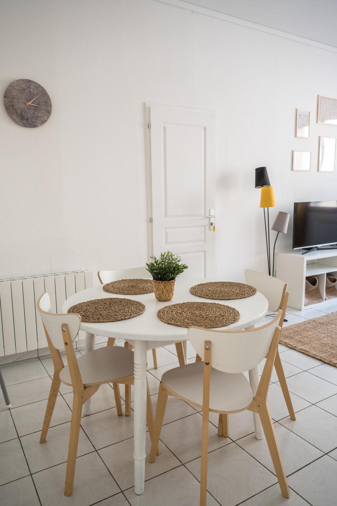 Holiday home Maison De Lea, Climatisee, 50 M Marche Local De Bergerac, Terrasse *
